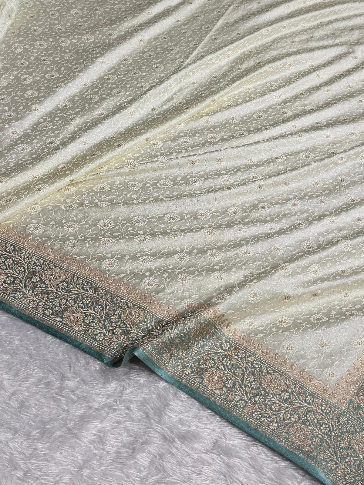 Banarasi Mashru Satin Silk Saree Tanchoi  Pattern Contrast Light Pista & Sea Green Shades MSC04