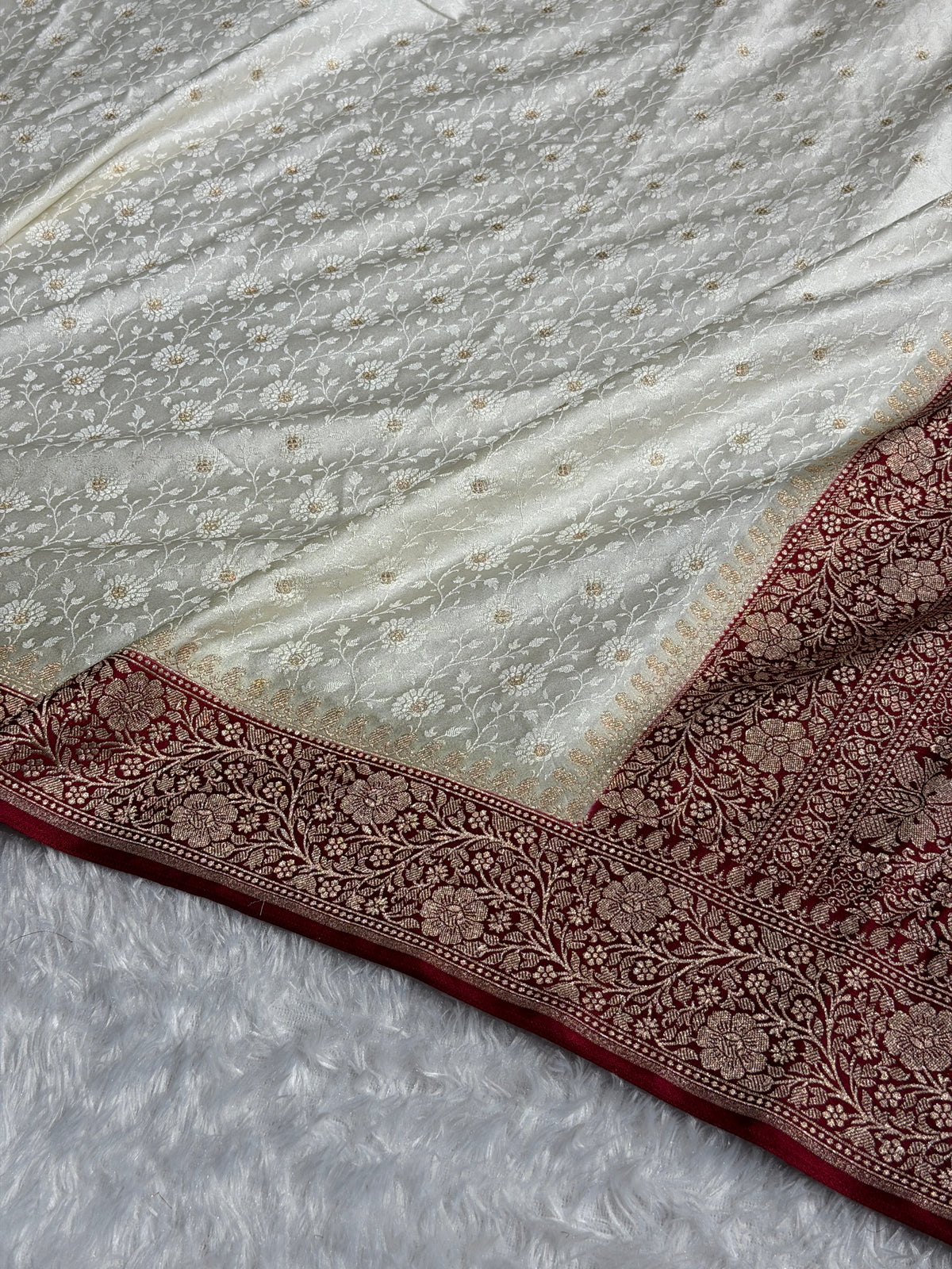 Banarasi Mashru Satin Silk Saree Tanchoi  Pattern Contrast Ivory & Maroon Shades MSC04