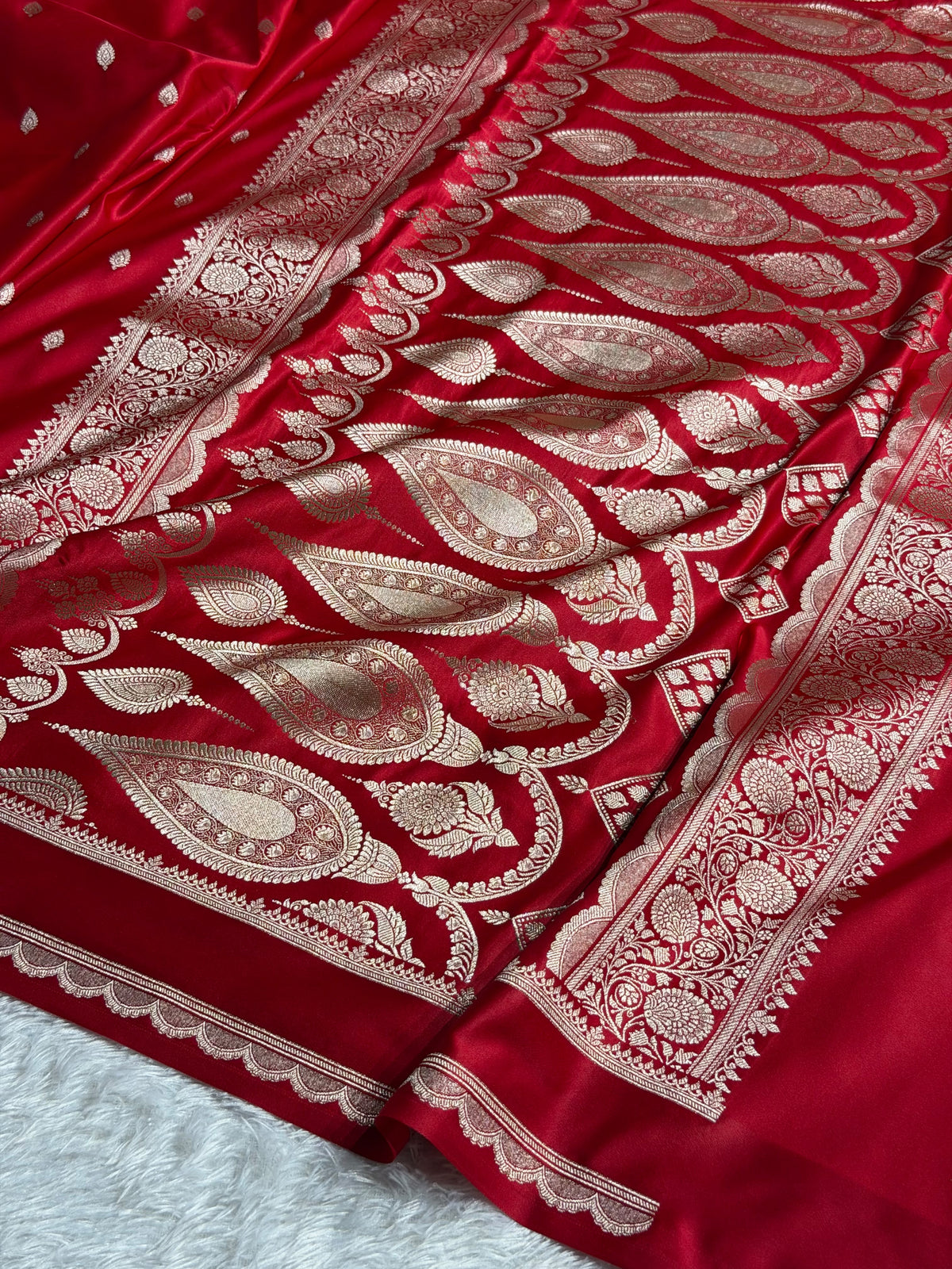 Banarasi Satin Katan Silk Saree Booti Pattern in Red Shades SK03