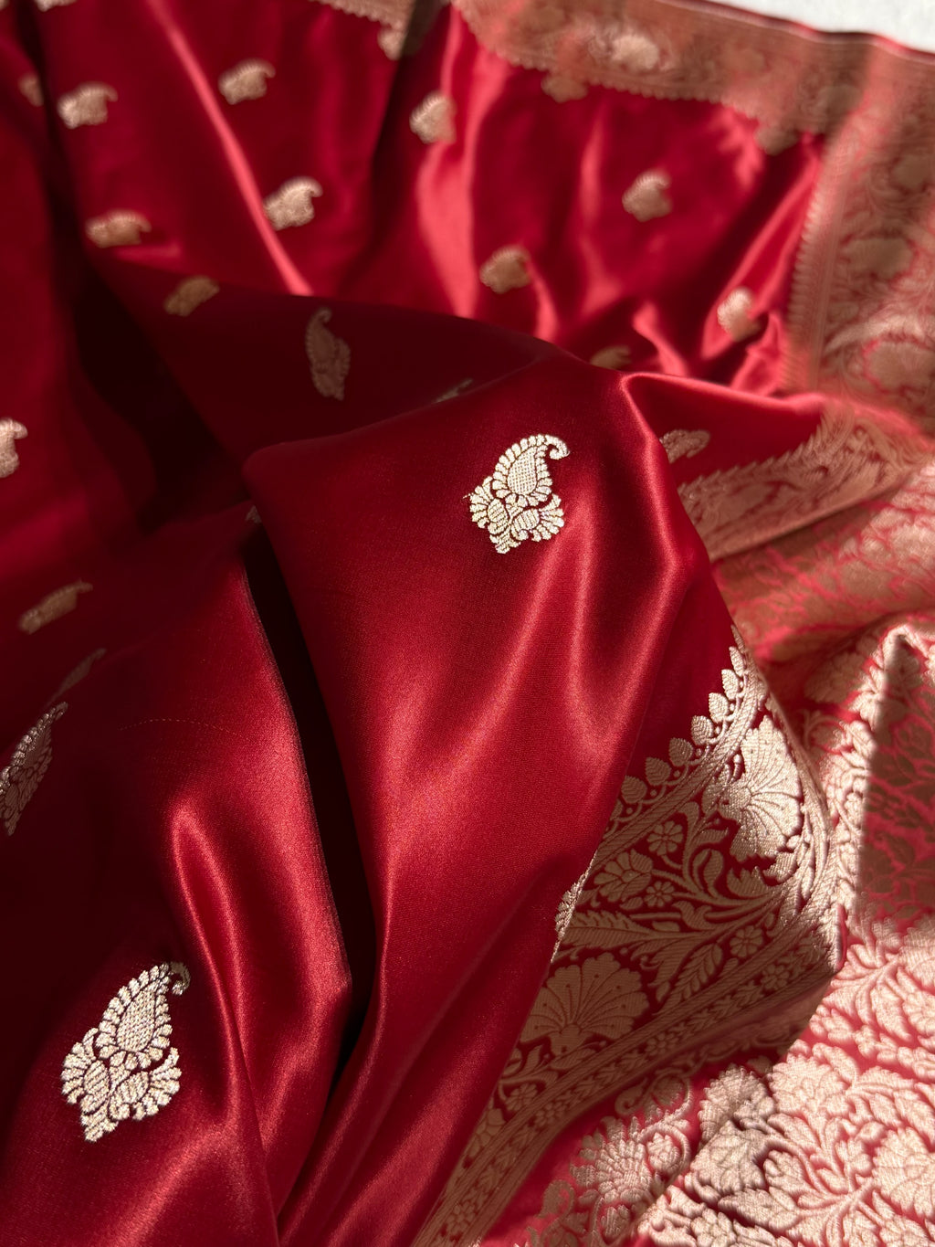 Banarasi Mashru Satin Silk Saree Booti Pattern in Maroon Shades MSK06