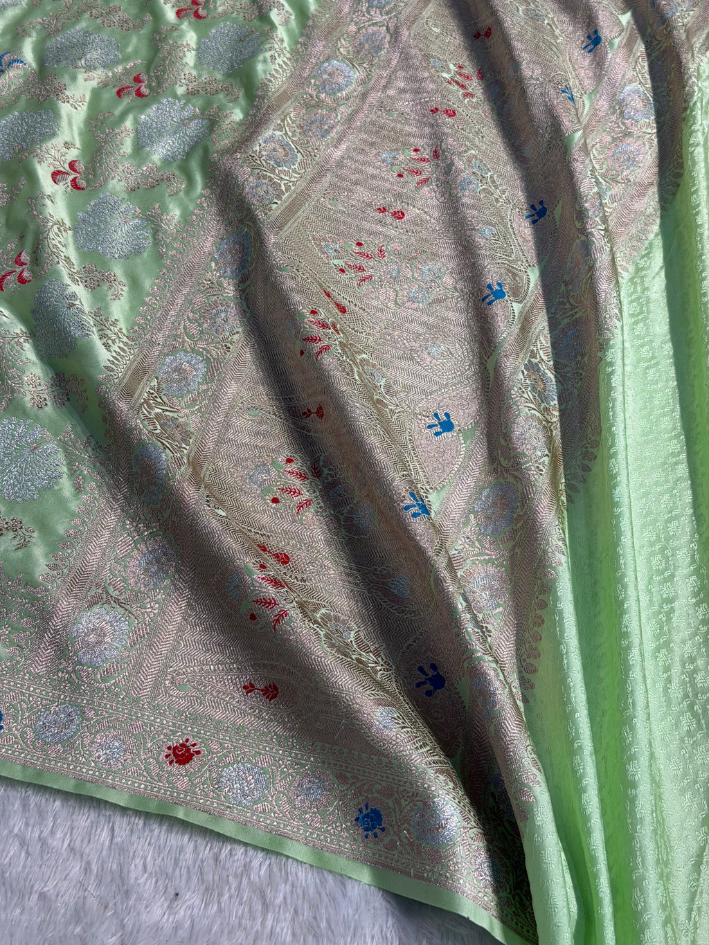 Banarasi Mashru Satin Silk Saree Floral Minakari Jaal Pattern In Pastel Pista Shades MSC11