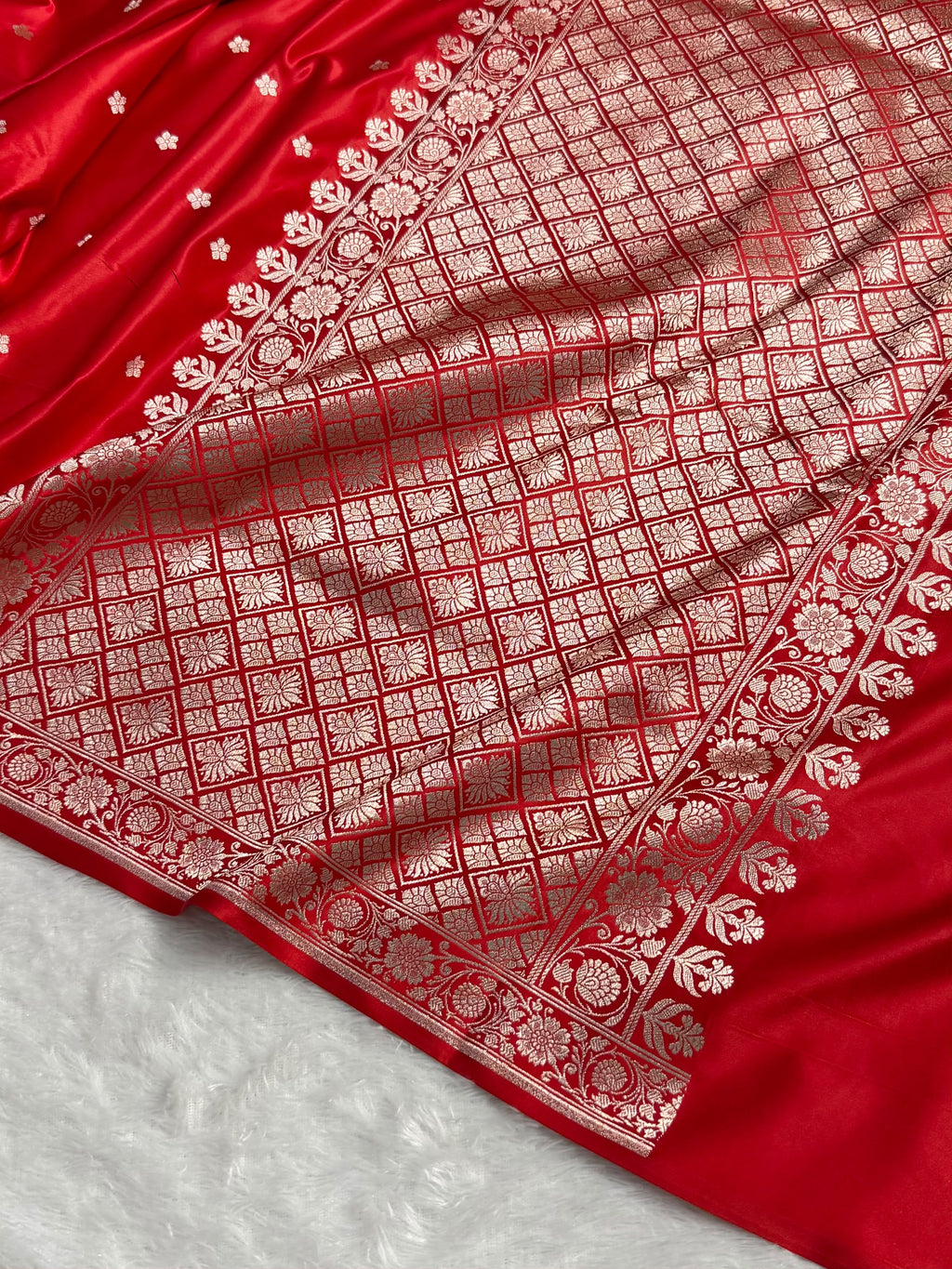 Banarasi Mashru Satin Silk Saree Booti Pattern Red Shades MSK14
