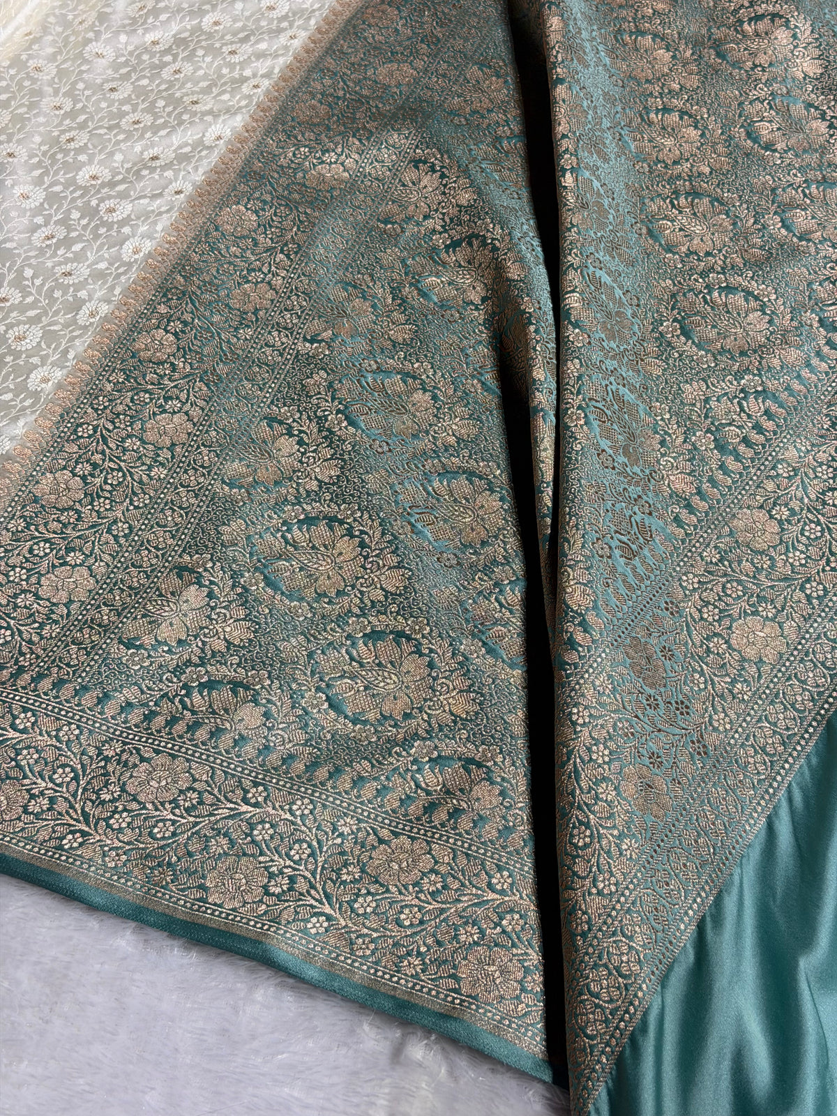 Banarasi Mashru Satin Silk Saree Tanchoi  Pattern Contrast Light Pista & Sea Green Shades MSC04