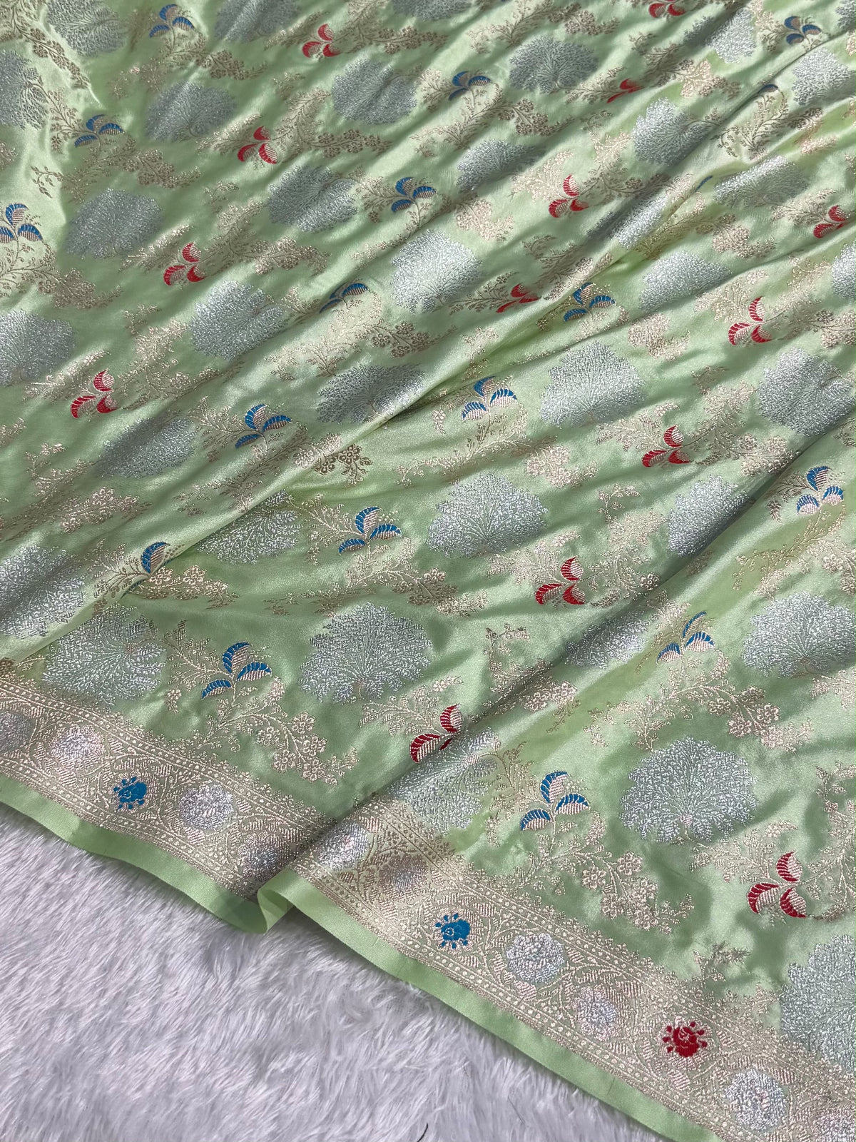 Banarasi Mashru Satin Silk Saree Floral Minakari Jaal Pattern In Pastel Pista Shades MSC11