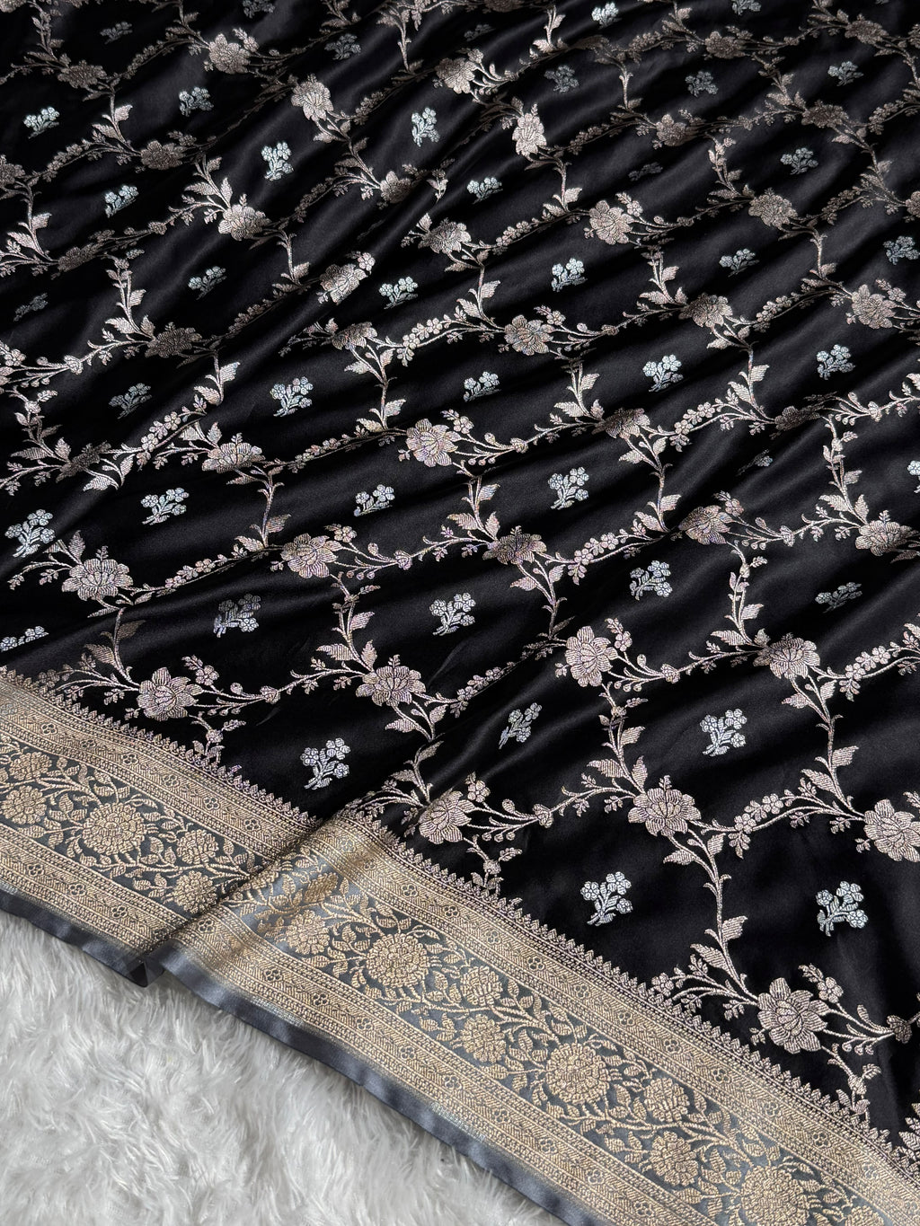 Banarasi Mashru Satin Silk Saree Minakari Floral Jaal Pattern In Black With Grey Shades MSC14