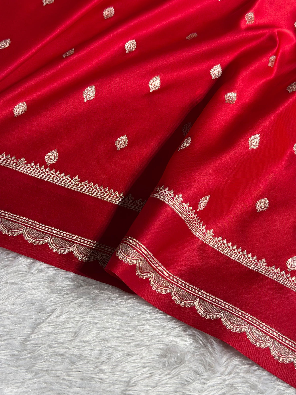 Banarasi Satin Katan Silk Saree Booti Pattern in Red Shades SK03