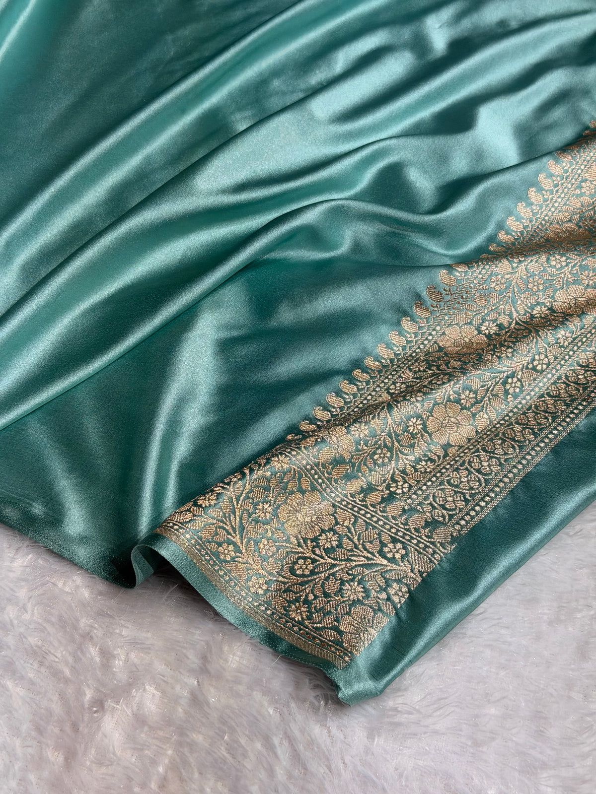 Banarasi Mashru Satin Silk Saree Tanchoi  Pattern Contrast Light Pista & Sea Green Shades MSC04