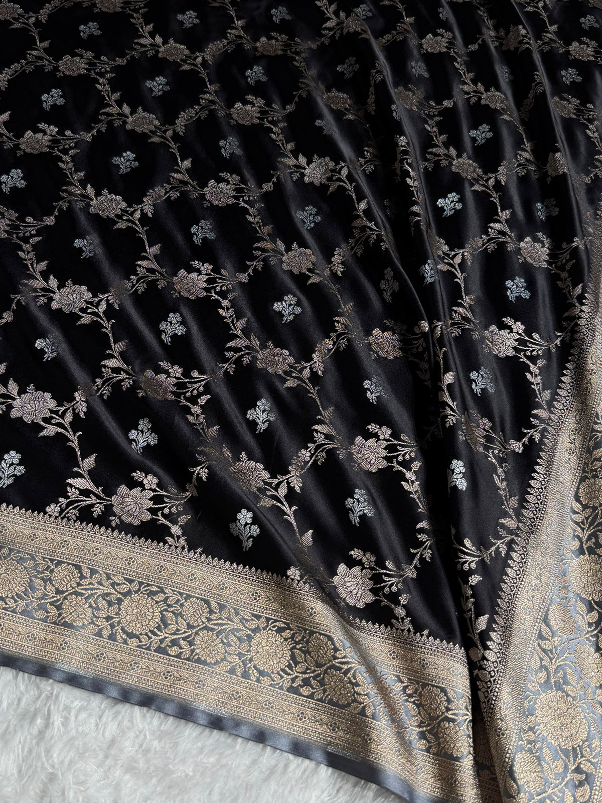 Banarasi Mashru Satin Silk Saree Minakari Floral Jaal Pattern In Black With Grey Shades MSC14