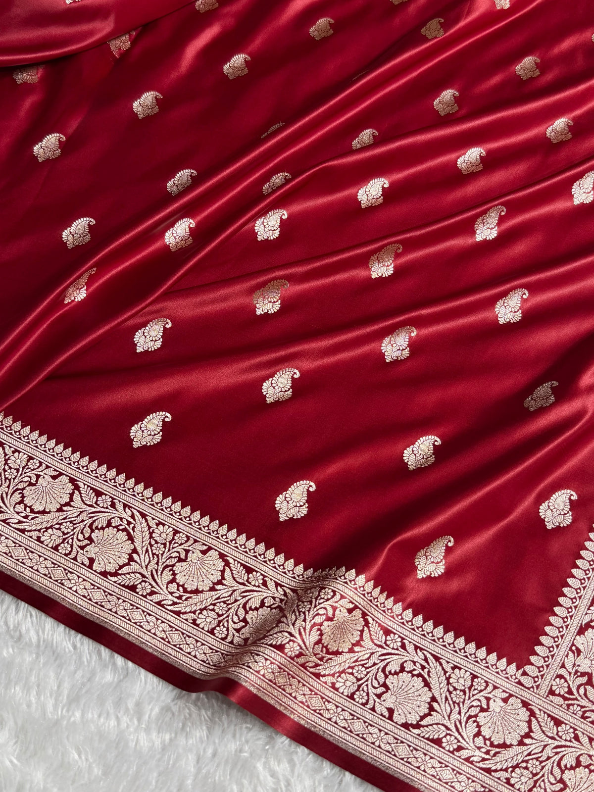 Banarasi Mashru Satin Silk Saree Booti Pattern in Maroon Shades MSK06