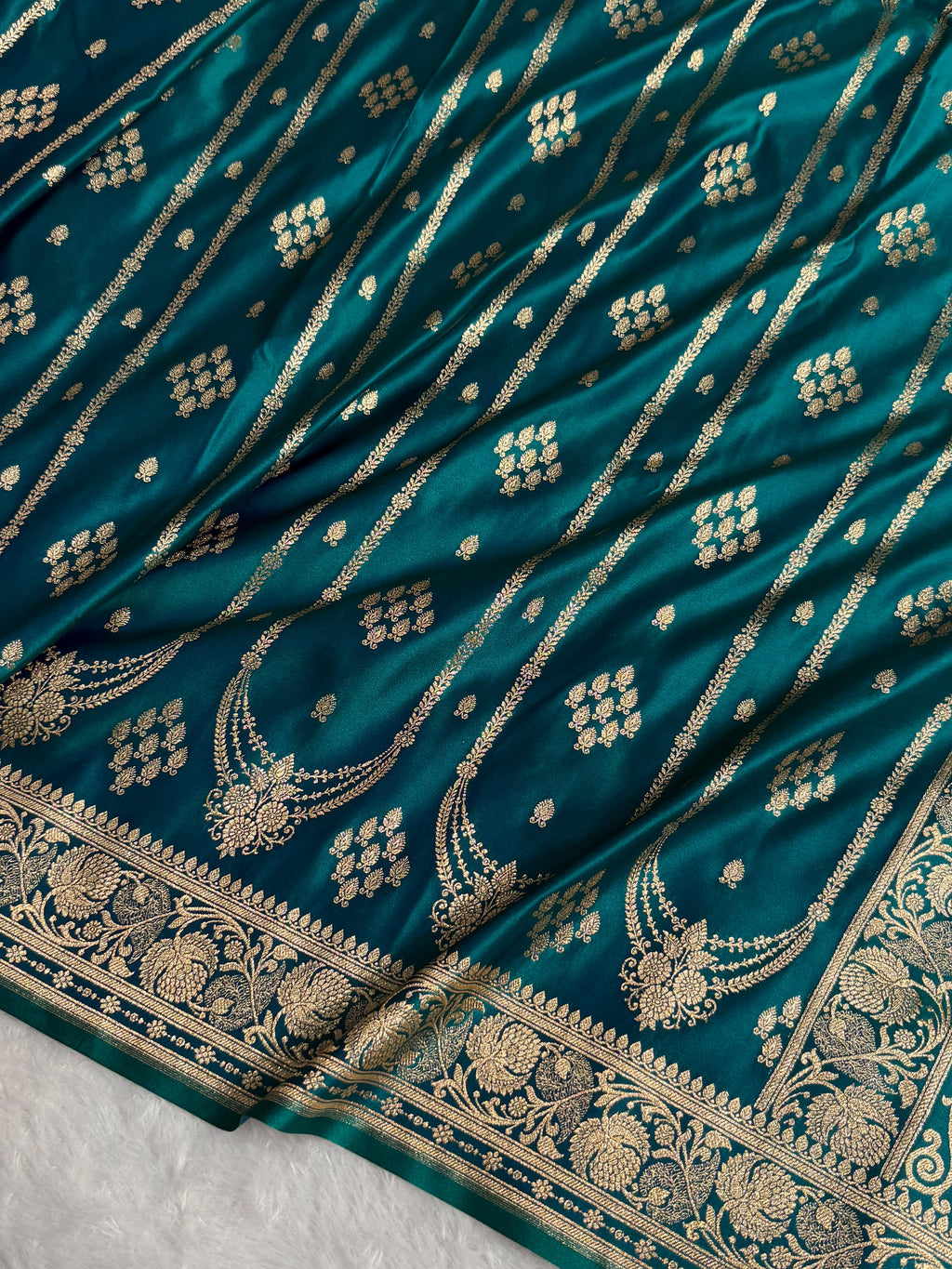 Banarasi Satin Katan Silk Saree Striped Pattern in Peacock Shades SK06