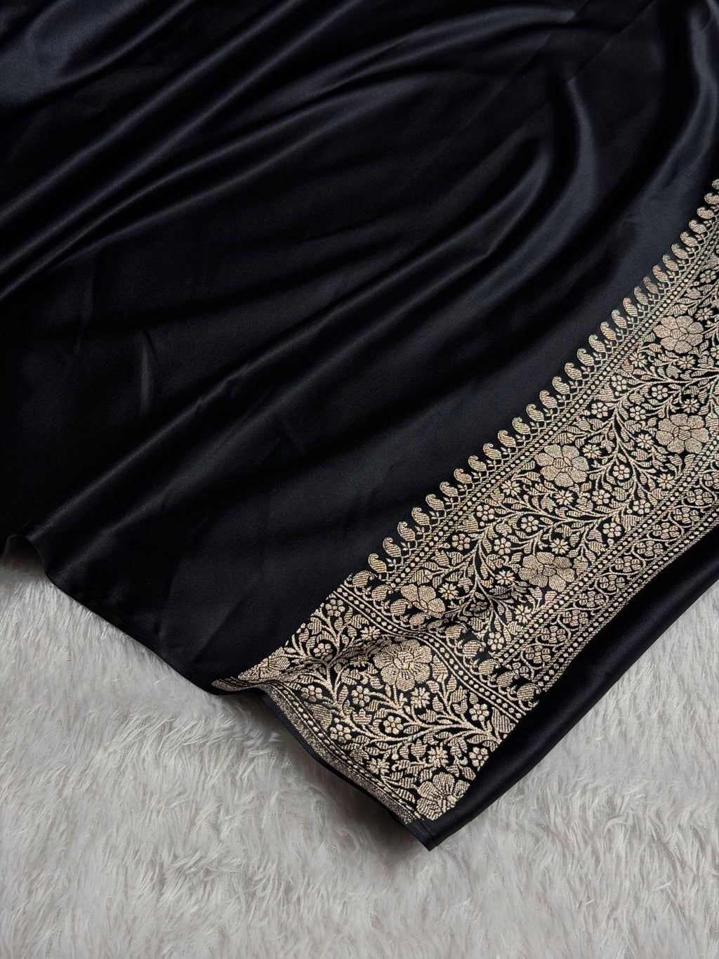 Banarasi Mashru Satin Silk Saree Tanchoi  Pattern in Black Shades MSC04