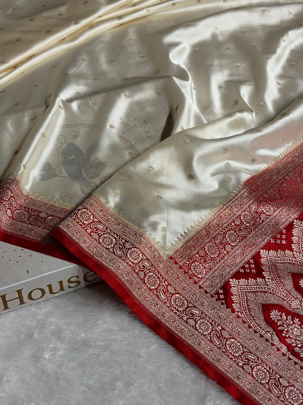 Banarasi Mashru Satin Silk Saree Floral Jaal Pattern In Contrast Cream with Red Shades MSC13
