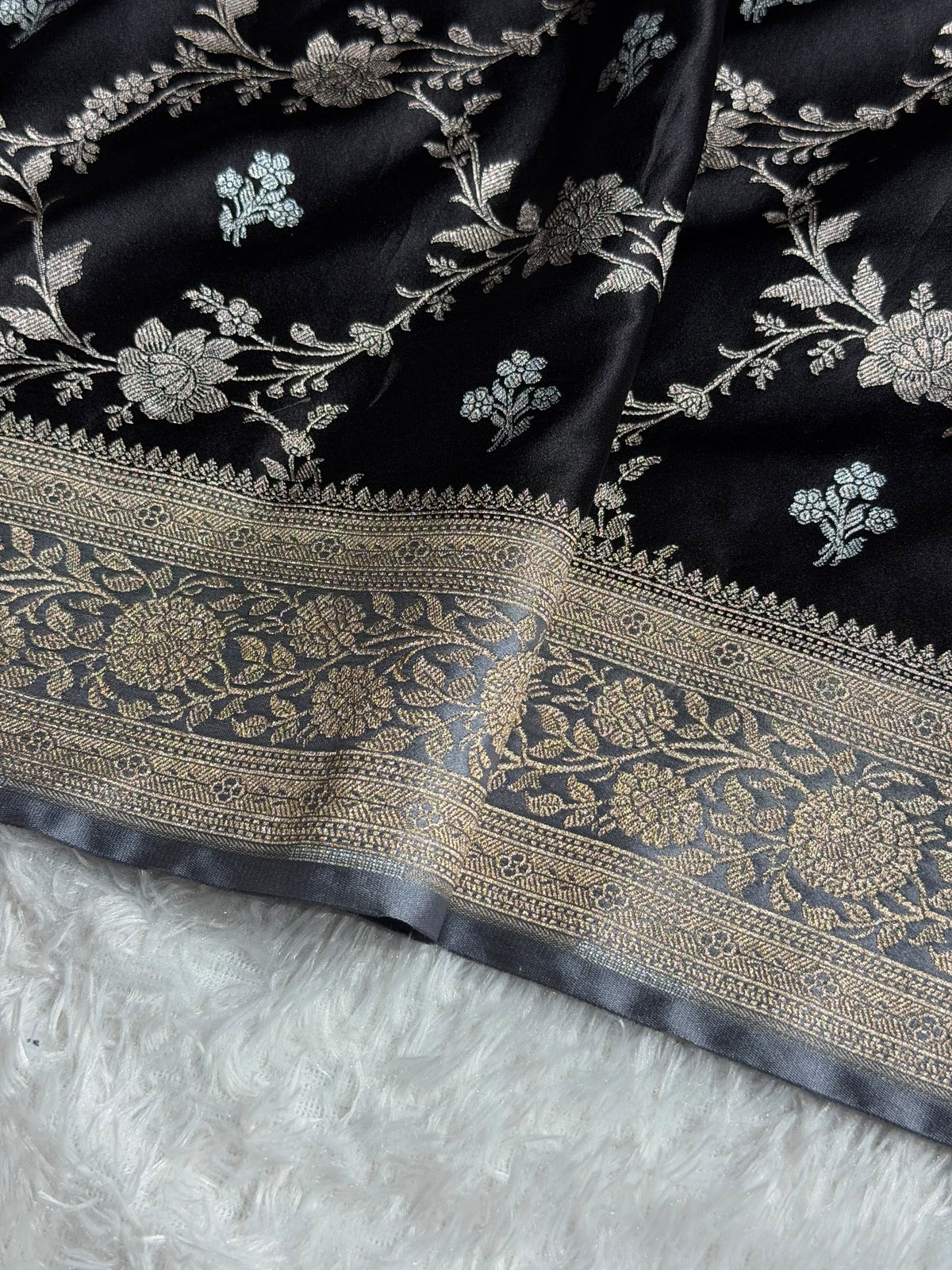 Banarasi Mashru Satin Silk Saree Minakari Floral Jaal Pattern In Black With Grey Shades MSC14