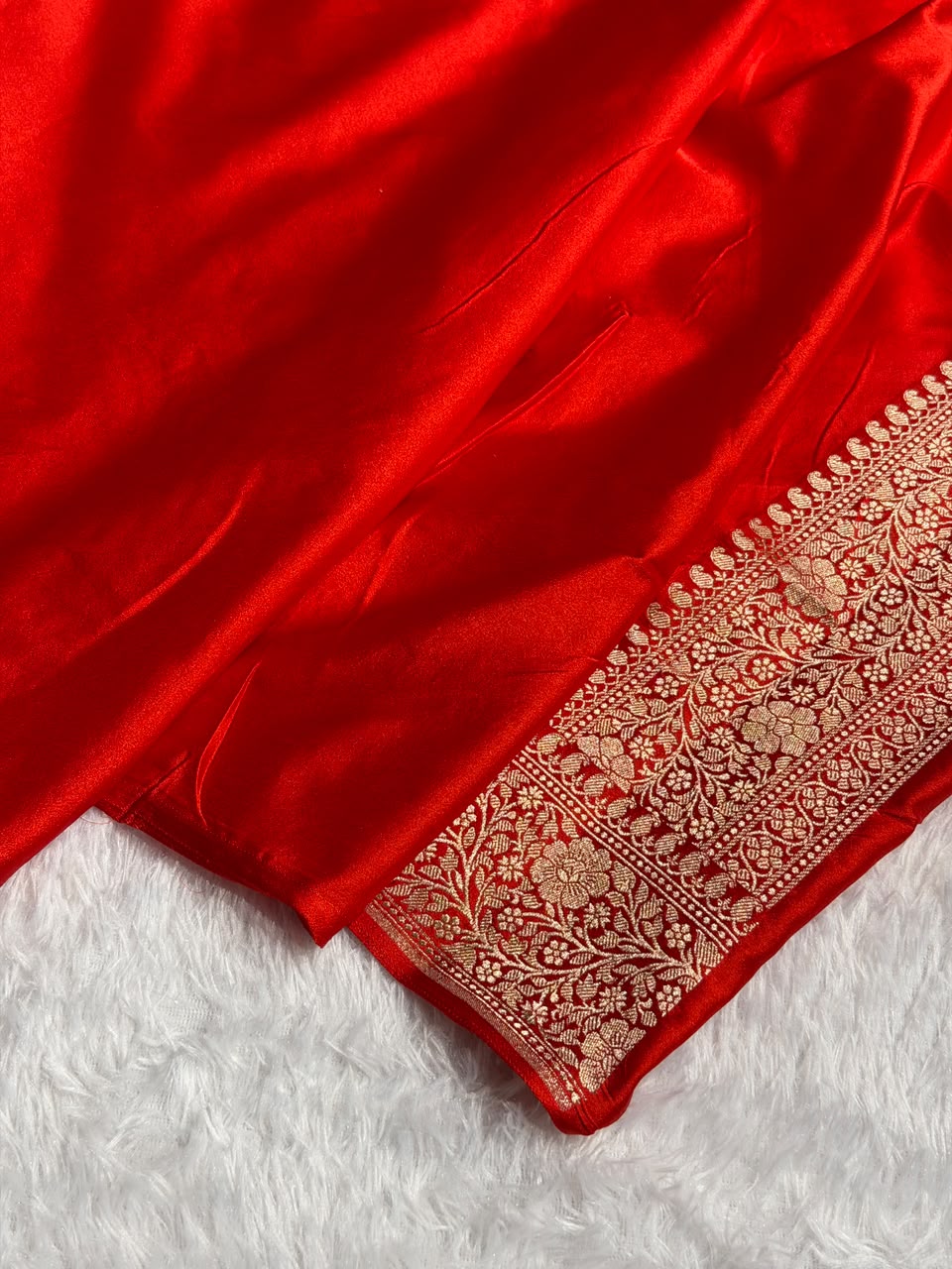 Banarasi Mashru Satin Silk Saree Tanchoi  Pattern Contrast Ivory & Red Shades MSC04