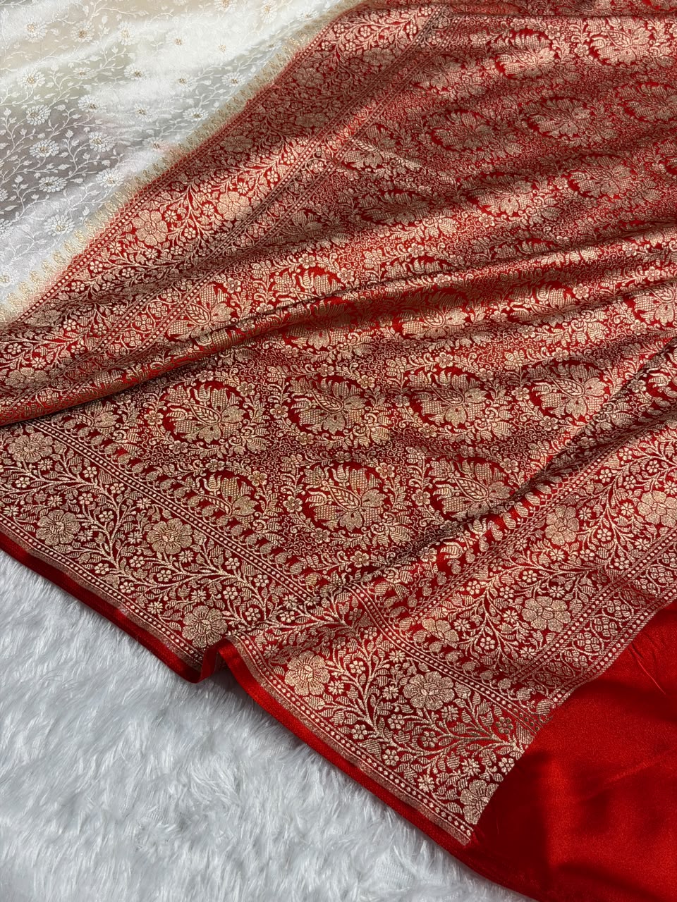 Banarasi Mashru Satin Silk Saree Tanchoi  Pattern Contrast Ivory & Red Shades MSC04