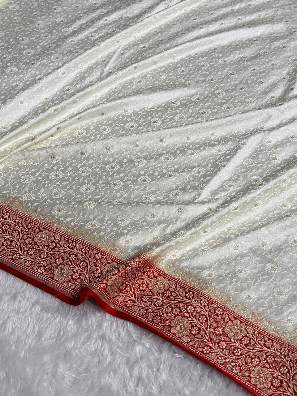Banarasi Mashru Satin Silk Saree Tanchoi  Pattern Contrast Ivory & Red Shades MSC04
