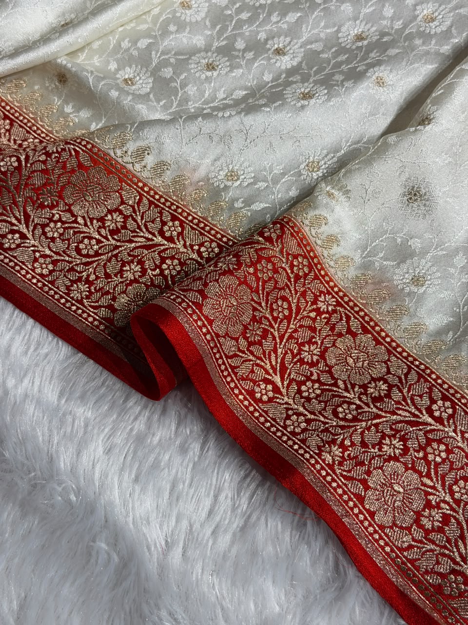 Banarasi Mashru Satin Silk Saree Tanchoi  Pattern Contrast Ivory & Red Shades MSC04