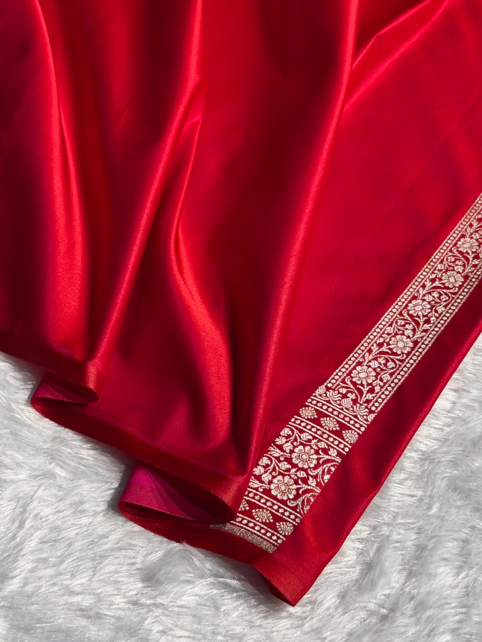 Banarasi Mashru Satin Katan Saree Booti Pattern in Red Shades MSK04