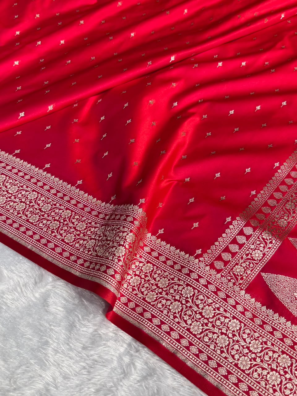 Banarasi Mashru Satin Katan Saree Booti Pattern in Red Shades MSK04