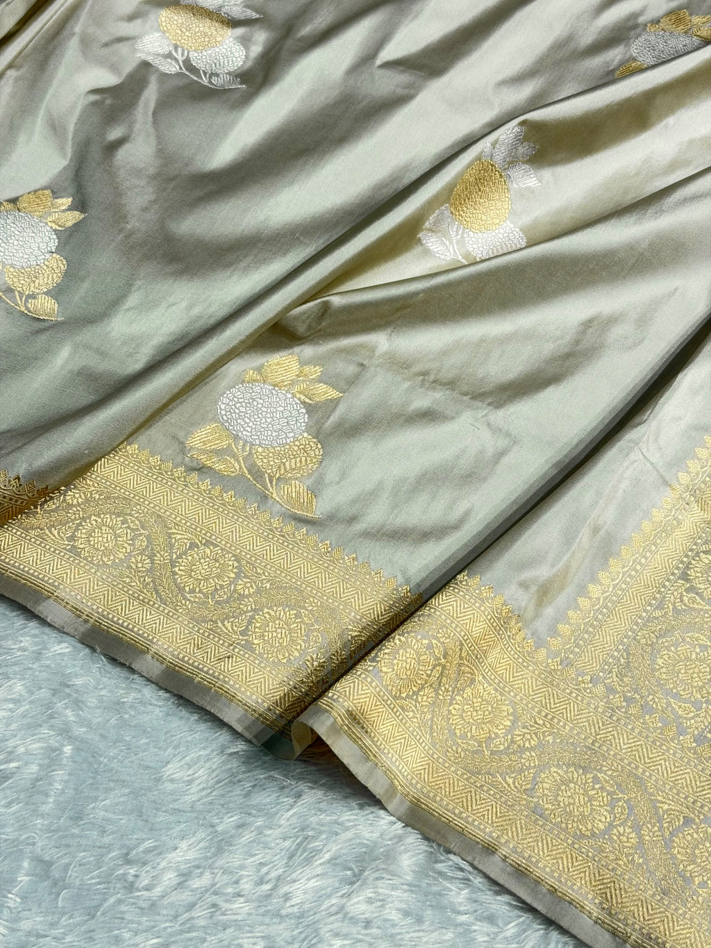 Banarasi Pure Katan Silk Saree Handwoven Kaduwa Boota Pattern with Minakari work in Beige Shades PKH03