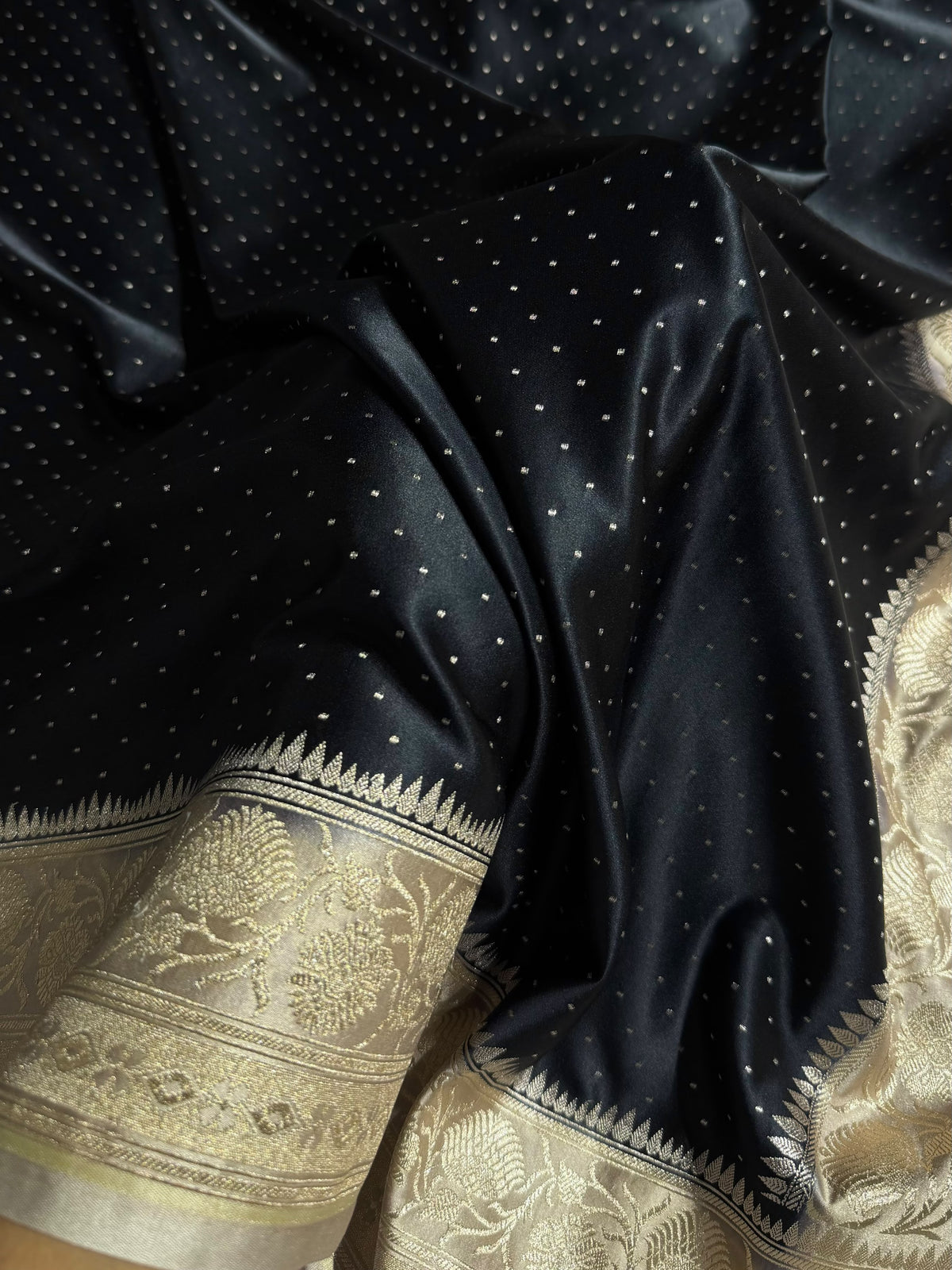 Banarasi Mashru Satin Silk Saree Floral Dot Pattern In Contrast Black with Cream Shades MSC10