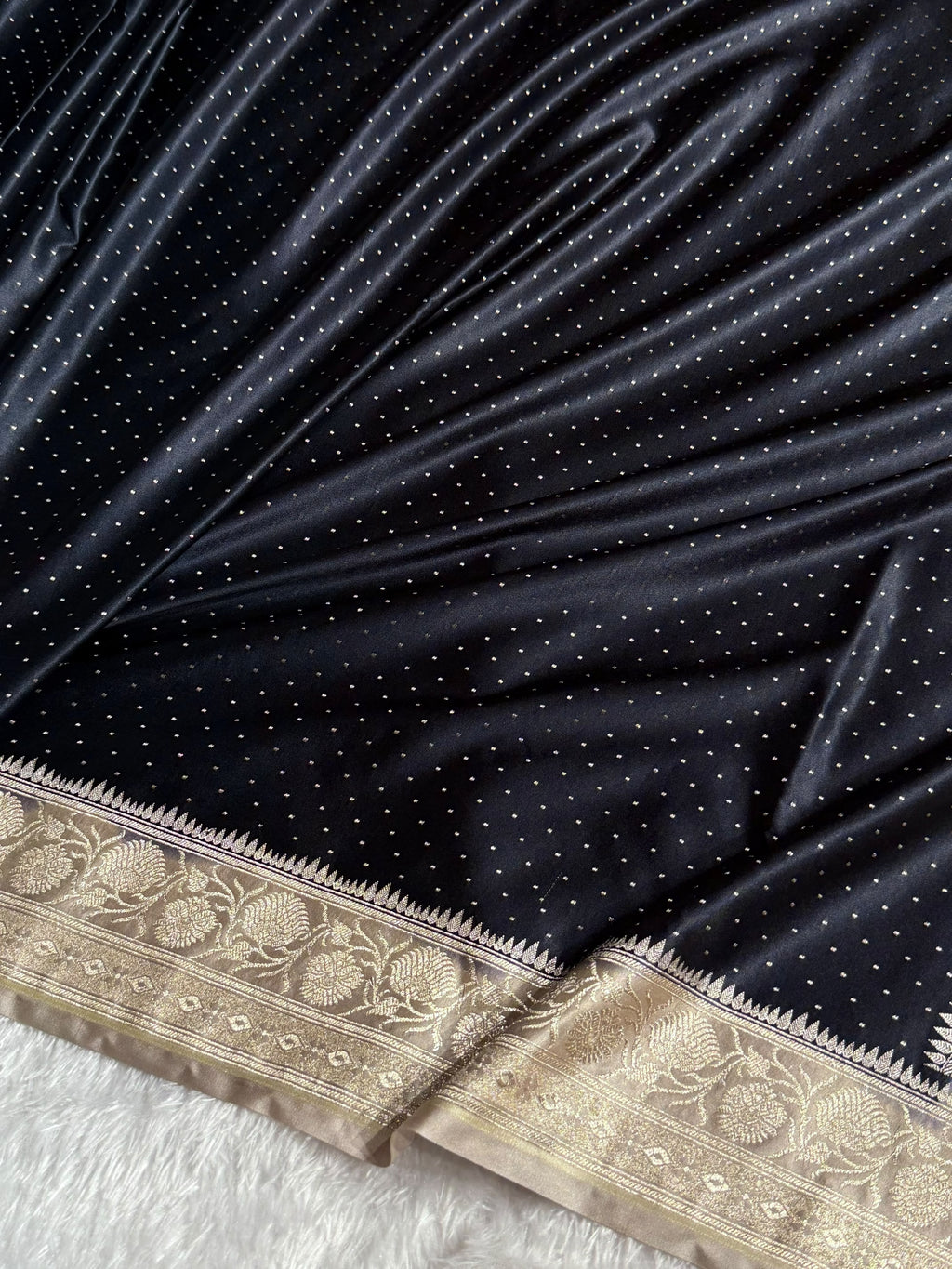 Banarasi Mashru Satin Silk Saree Floral Dot Pattern In Contrast Black with Cream Shades MSC10