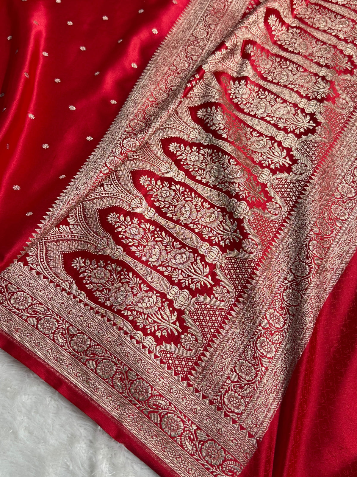 Banarasi Mashru Satin Silk Saree Floral Jaal Pattern In Red Shades MSC13