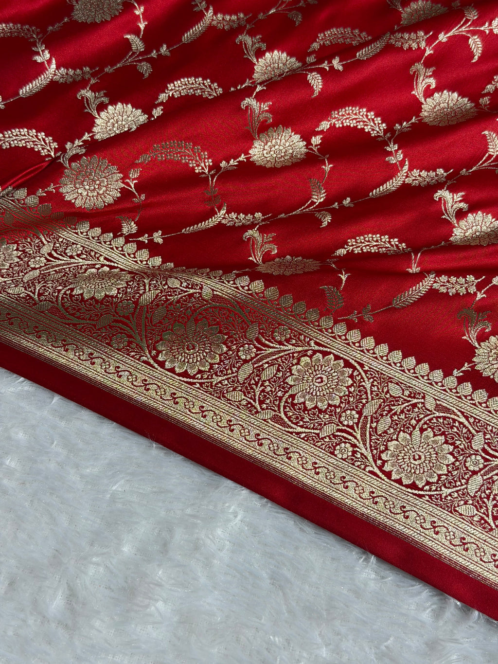 Banarasi Mashru Satin Silk Saree Jaal Pattern In Red Shades MSK39