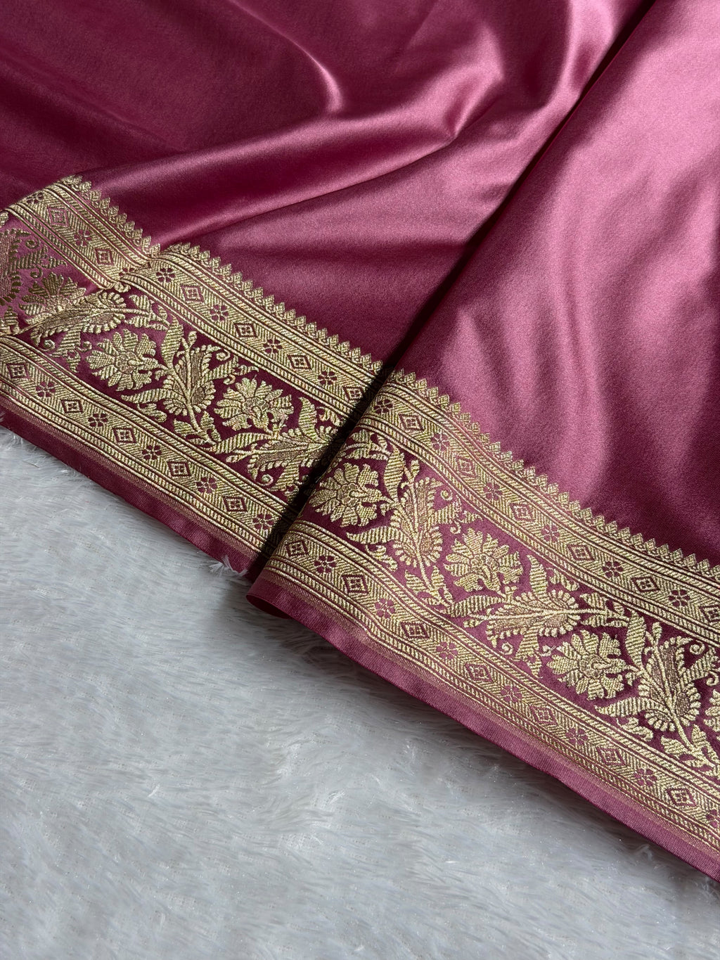 Banarasi Mashru Satin Silk Saree Floral Plain Body Pattern In Mauve Pink Shades MSC08