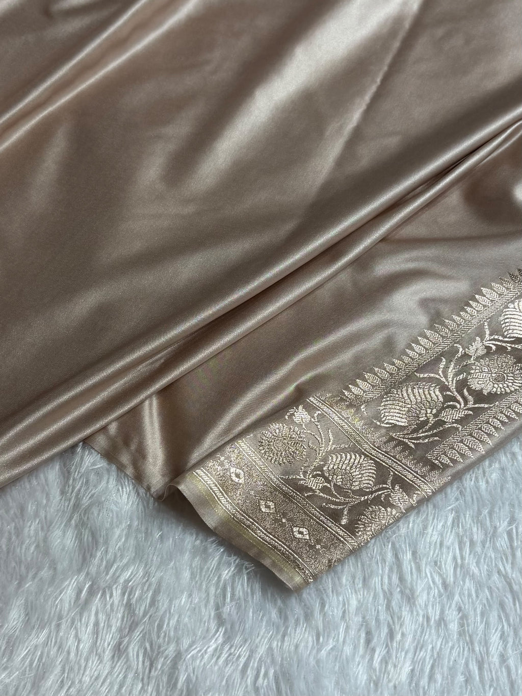 Banarasi Mashru Satin Silk Saree Floral Dot Pattern In Contrast Black with Cream Shades MSC10