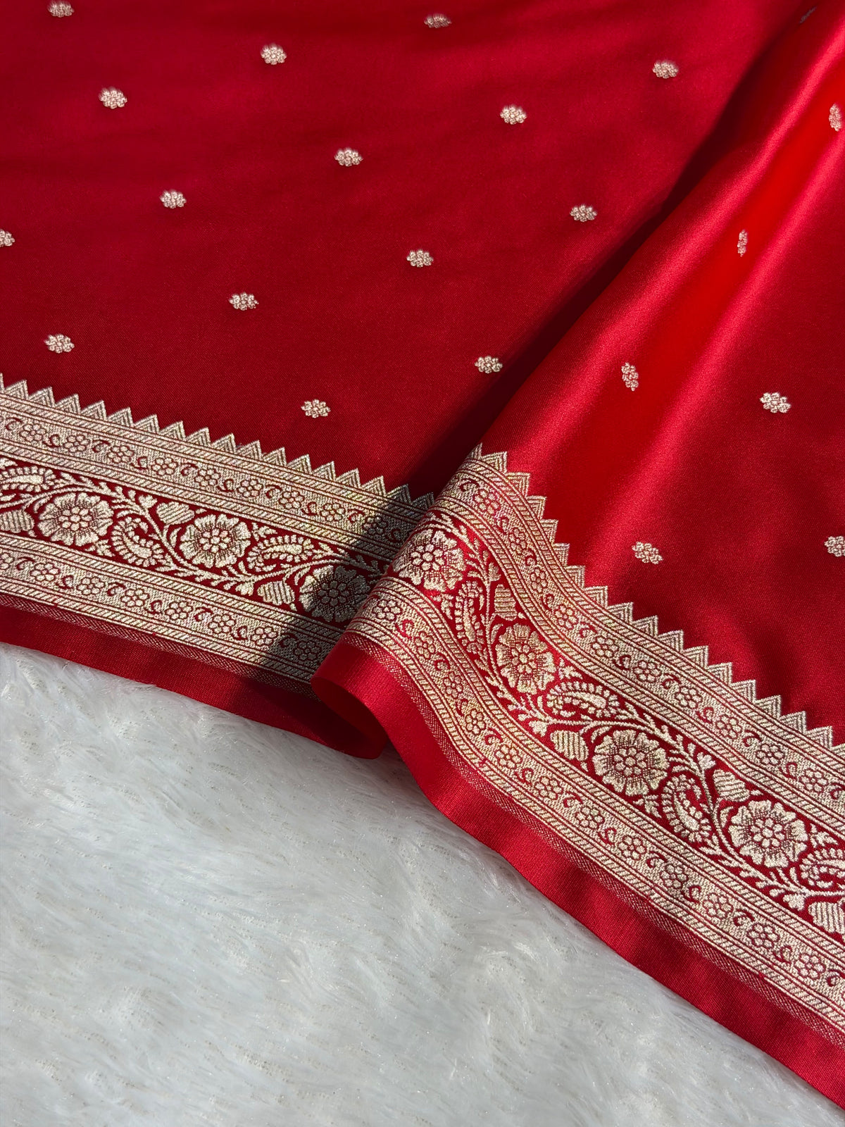 Banarasi Mashru Satin Silk Saree Floral Jaal Pattern In Red Shades MSC13
