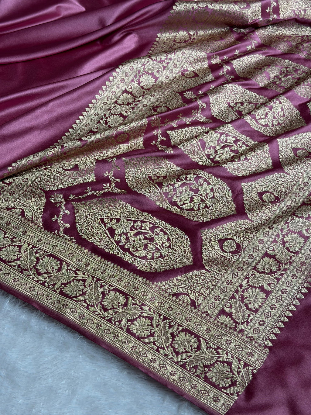 Banarasi Mashru Satin Silk Saree Floral Plain Body Pattern In Mauve Pink Shades MSC08