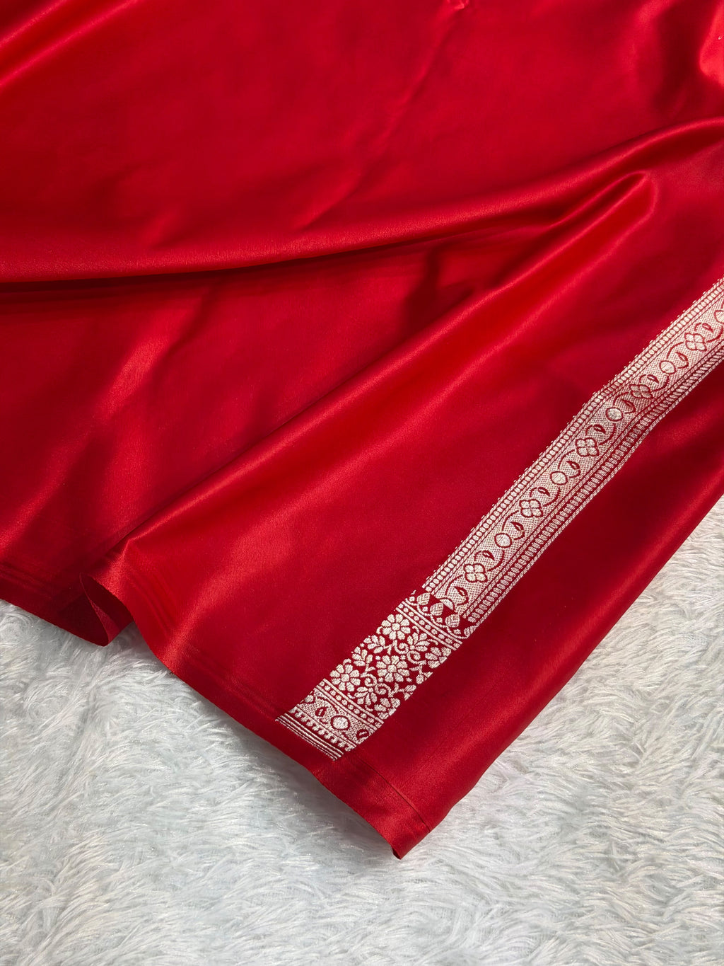 Banarasi Mashru Satin Silk Saree Booti Pattern Red Shades MSK18