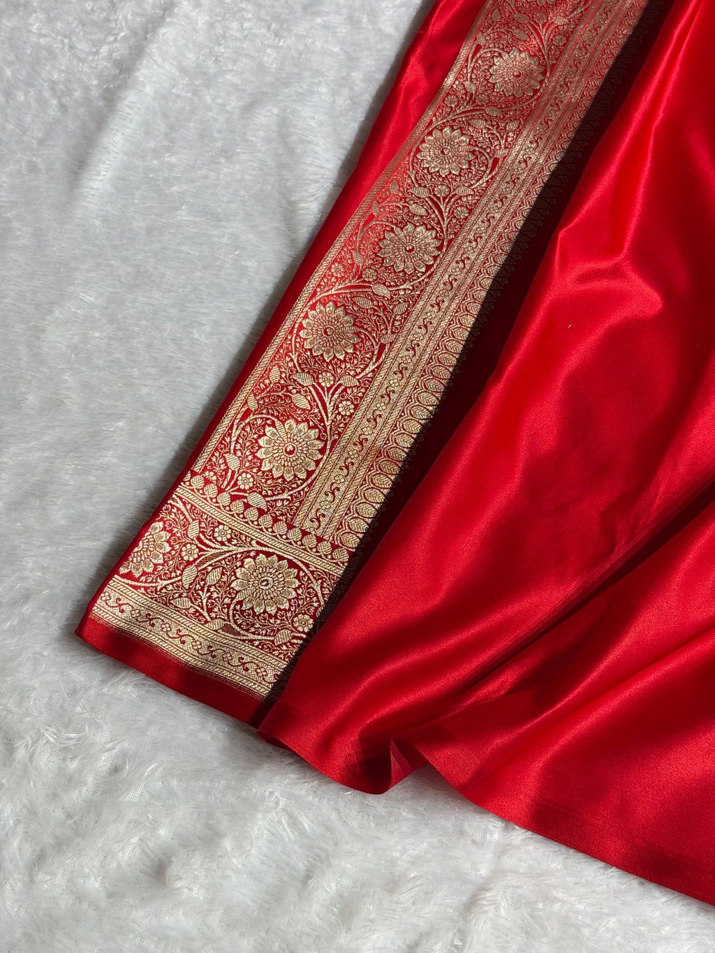Banarasi Mashru Satin Silk Saree Jaal Pattern In Red Shades MSK39