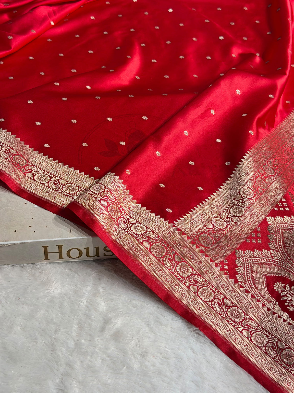 Banarasi Mashru Satin Silk Saree Floral Jaal Pattern In Red Shades MSC13