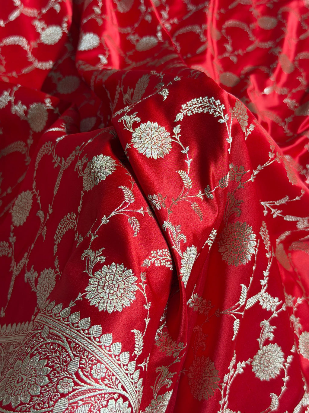 Banarasi Mashru Satin Silk Saree Jaal Pattern In Red Shades MSK39
