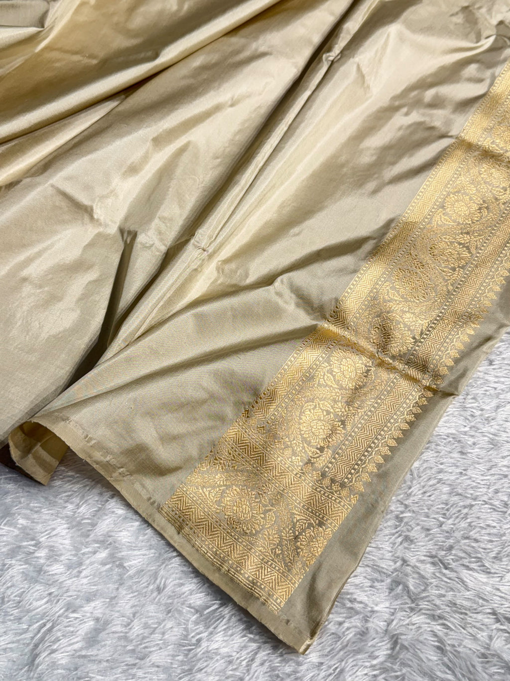 Banarasi Pure Katan Silk Saree Handwoven Kaduwa Boota Pattern with Minakari work in Beige Shades PKH03
