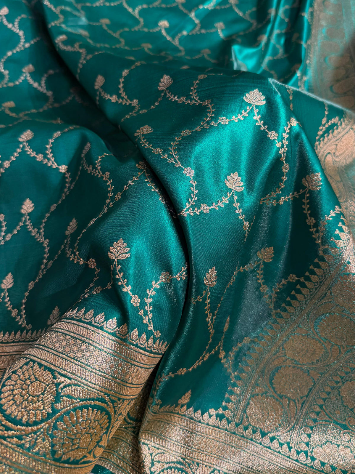 Banarasi Satin Silk Saree Jaal Pattern in Rama Shades SS14