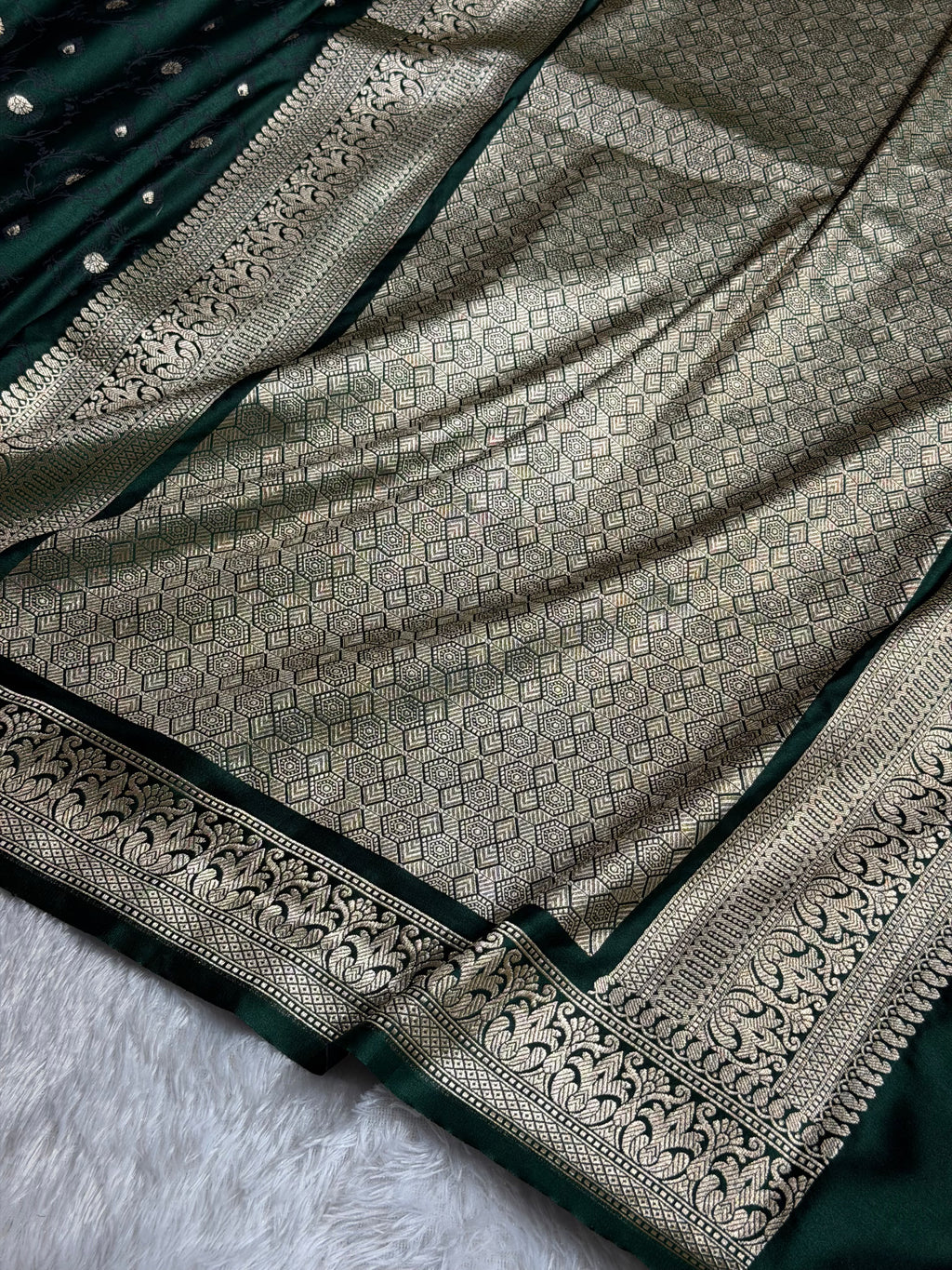 Banarasi Mashru Satin Silk Saree Tanchoi Pattern In Bottle Green Shades MSK36